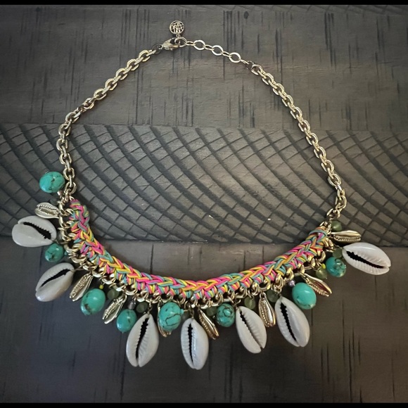 EUC Retired Lilly Pulitzer Shell Necklace!!!🐚🐚
